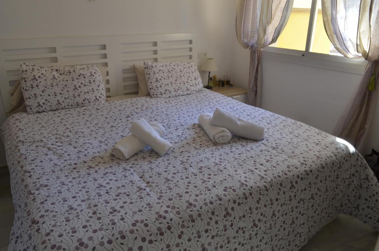Carihuela Un Dormitorio Junto Al Mar Lägenhet Torremolinos Exteriör bild