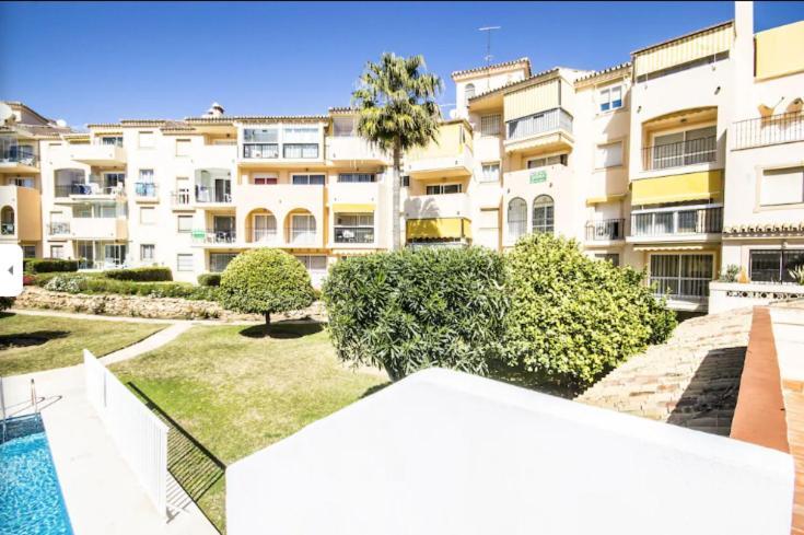 Carihuela Un Dormitorio Junto Al Mar Lägenhet Torremolinos Exteriör bild