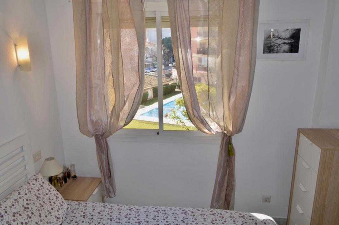 Carihuela Un Dormitorio Junto Al Mar Lägenhet Torremolinos Exteriör bild