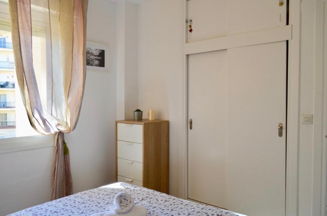 Carihuela Un Dormitorio Junto Al Mar Lägenhet Torremolinos Exteriör bild