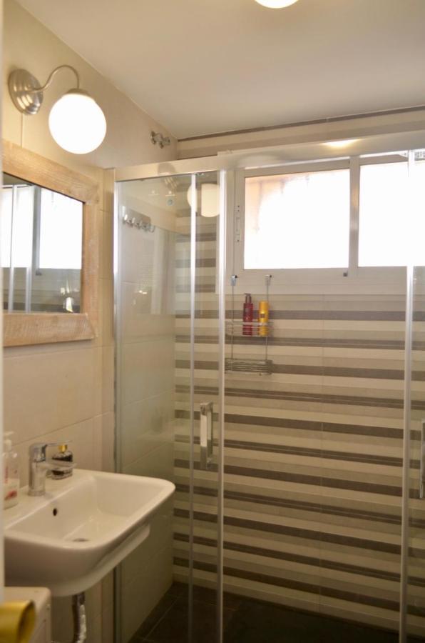 Carihuela Un Dormitorio Junto Al Mar Lägenhet Torremolinos Exteriör bild
