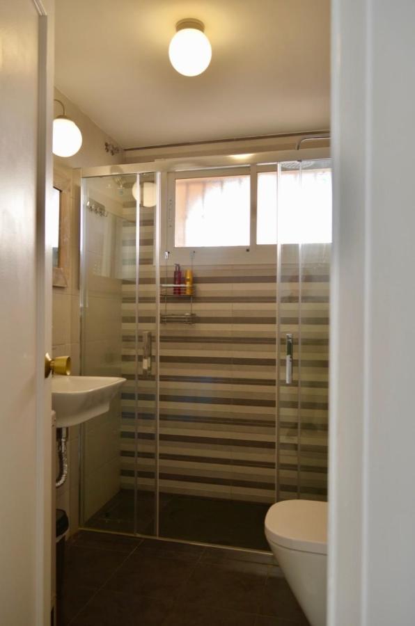Carihuela Un Dormitorio Junto Al Mar Lägenhet Torremolinos Exteriör bild