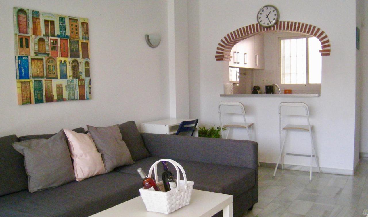 Carihuela Un Dormitorio Junto Al Mar Lägenhet Torremolinos Exteriör bild