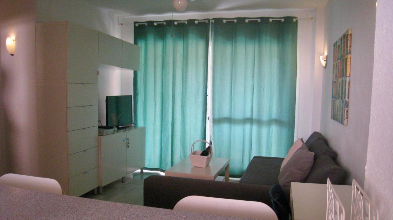 Carihuela Un Dormitorio Junto Al Mar Lägenhet Torremolinos Exteriör bild